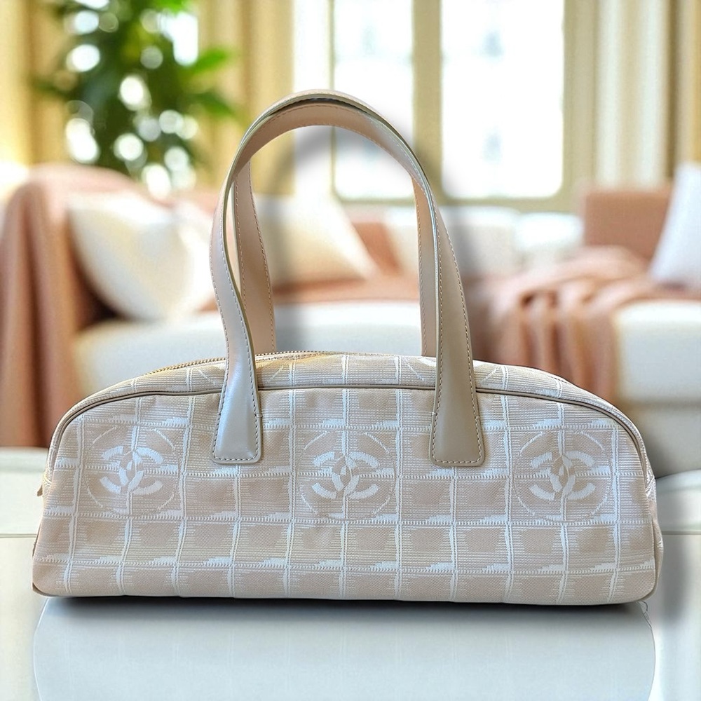 CHANEL Cream Shoulder Bag satchel  Timeless Design EXCELLENT CONDITION